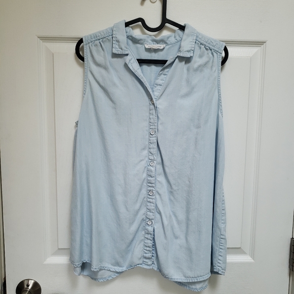 Beach Lunch Lounge Blue Lyocell Button Down Split Back Sleeveless Shirt - Picture 1 of 7